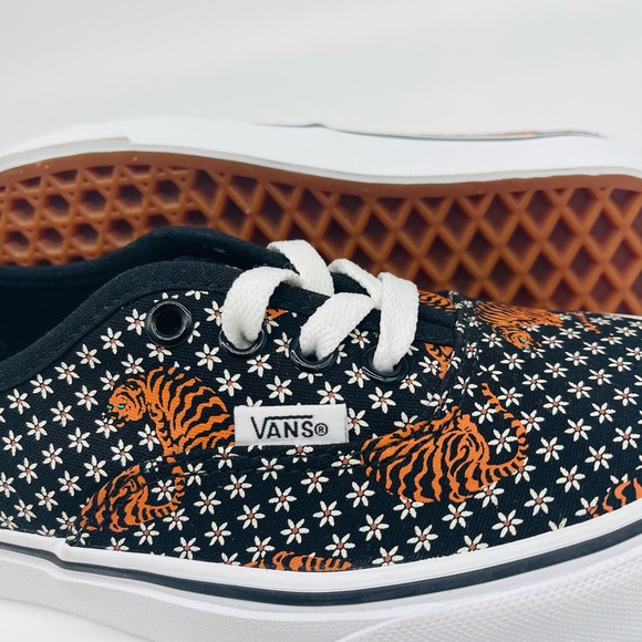 Authentic Classic Vans - Picture 8 of 9